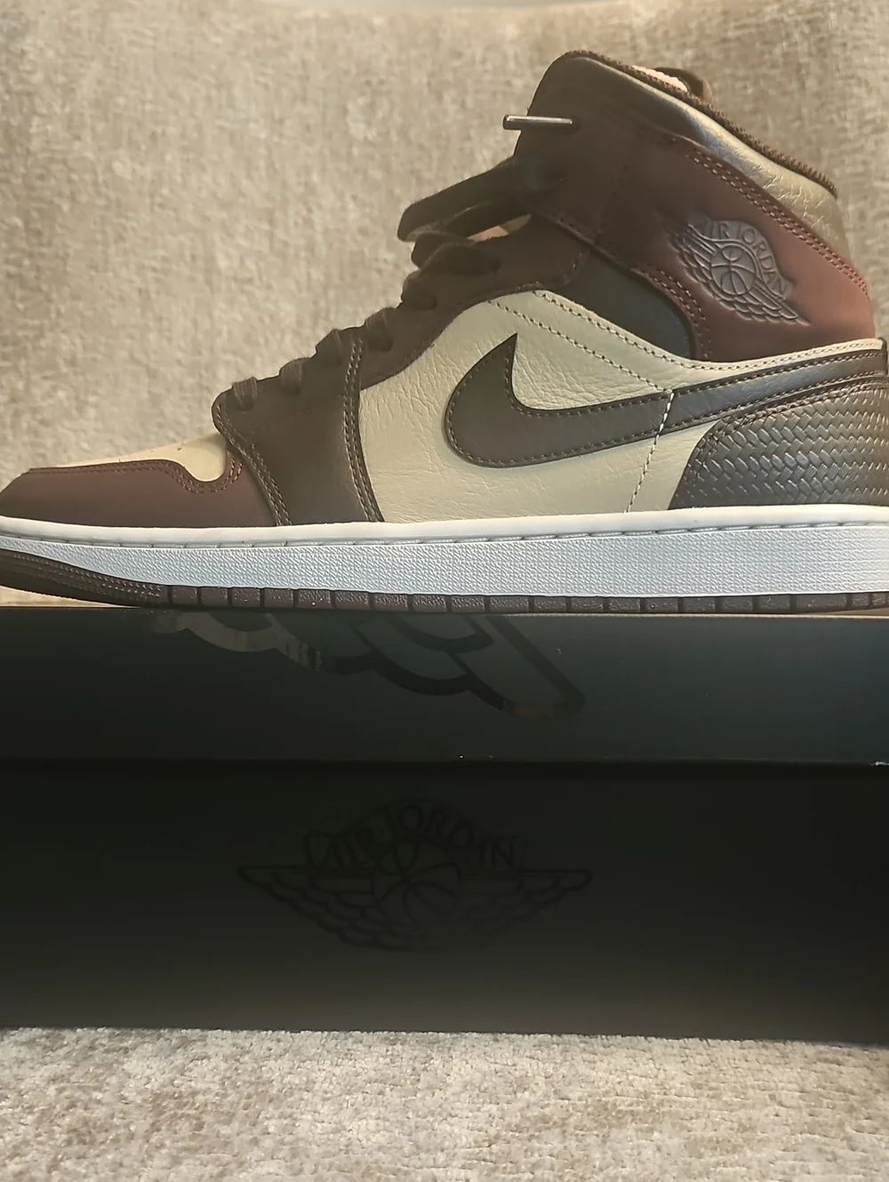 Air Jordan 1 Mid SE 'Paris YMCA'